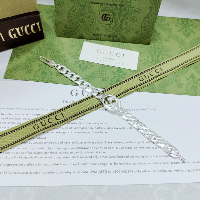 G*u*i bracelets
